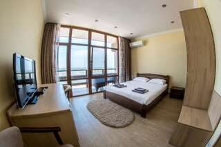 Отель Prichal 80 Hotel Затока Улучшенный двухместный номер с 1 кроватью-1